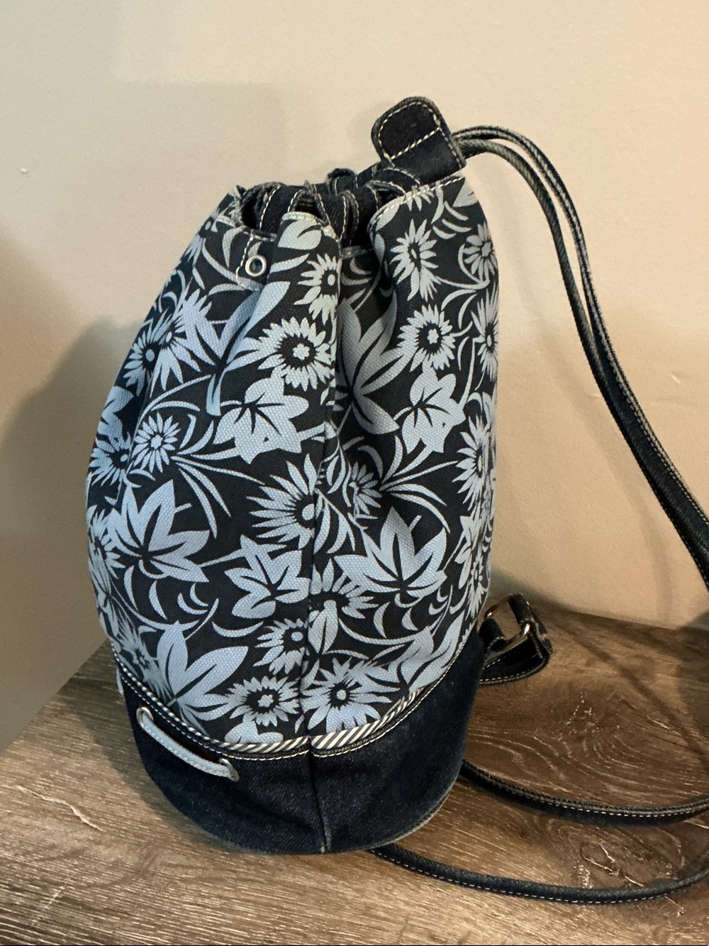 Tommy Hilfiger Navy & Blue Floral Drawstring Denim Backpack 9.25x11.5x6 GUC - Picture 3 of 6